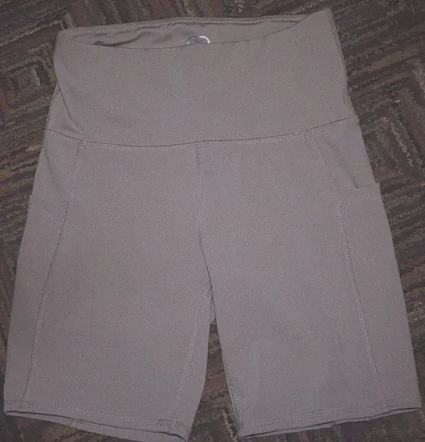 Daisy Fuentes Fit Women's Beige Pocketed Athletic Bike Shorts Size S