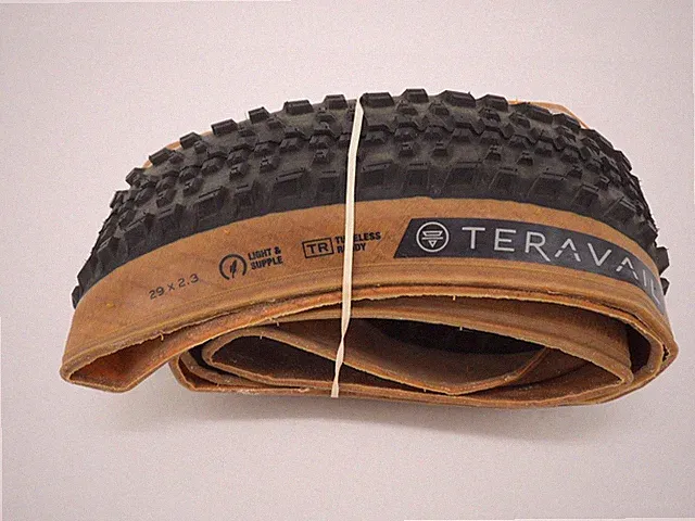 Teravail Ehline Mountain Bike Tire - 29 x 2.3 Tubeless Folding Black/Tan