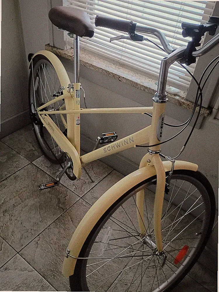 Women's 700c Admiral Comfortable Everyday Bike, 7-Speed Grip Shifter, Cream